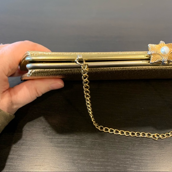 Vintage Metallic Gold Slim Framed Clutch with Clasp - Picture 4 of 5